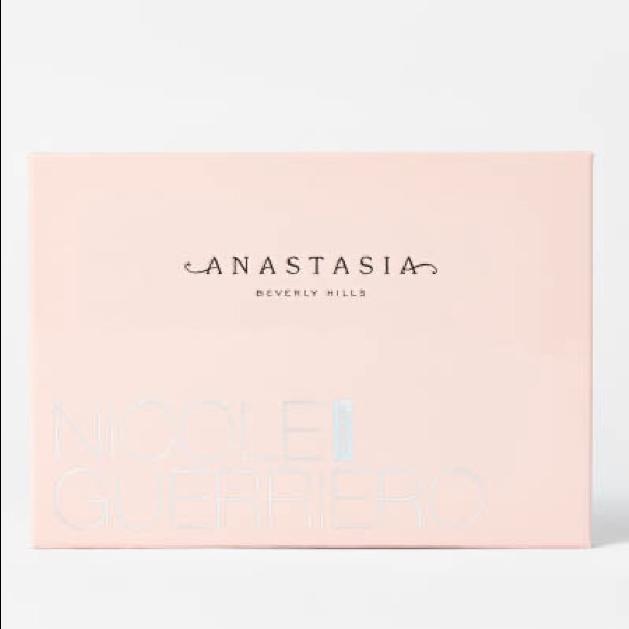 Anastasia Beverly Hills Glow Kit - Picture 5 of 7